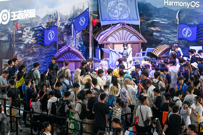 2025年8月1日，上海新国际博览中心，华为HarmonyOS 游戏展台吸引众多观众。澎湃新闻记者 朱伟辉 图