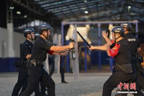 警务技能训练。漳州市委宣传部供图