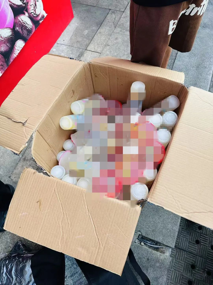 △当事人称这次他自己携带四十杯左右的饮品。图/受访者提供