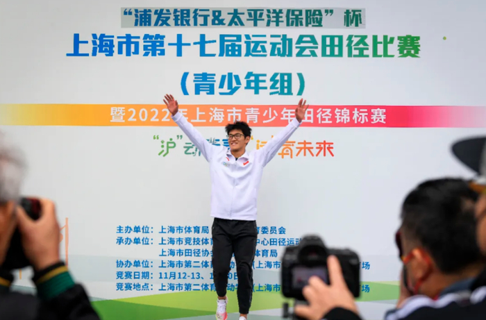 在青年赛场上曾经的起伏，让他练出了沉稳和耐心的比赛理念和态度。