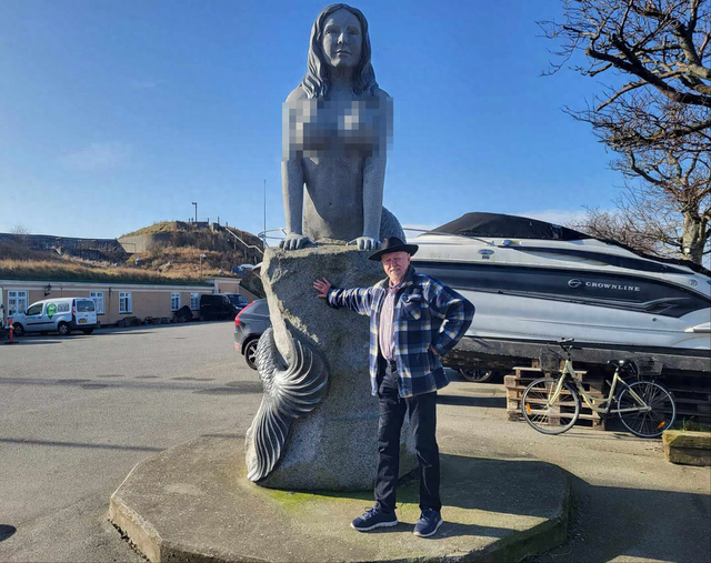 彼得·贝奇与他的作品“大美人鱼” （图片来源：卫报）