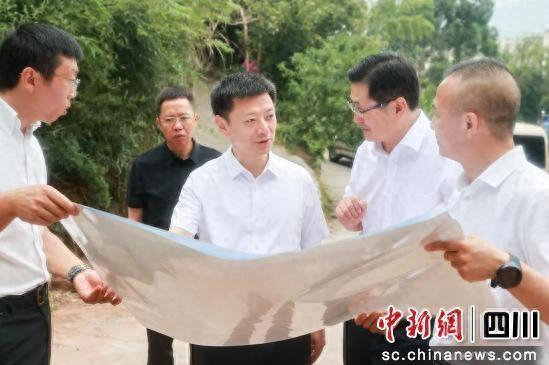 调研现场。雨城融媒 供图