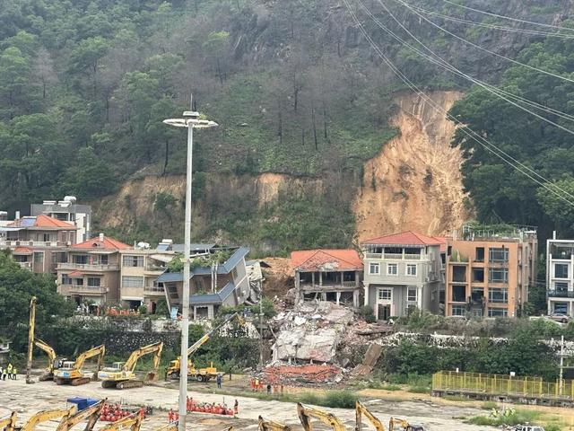 滑坡现场。澎湃新闻记者 陈绪厚 图