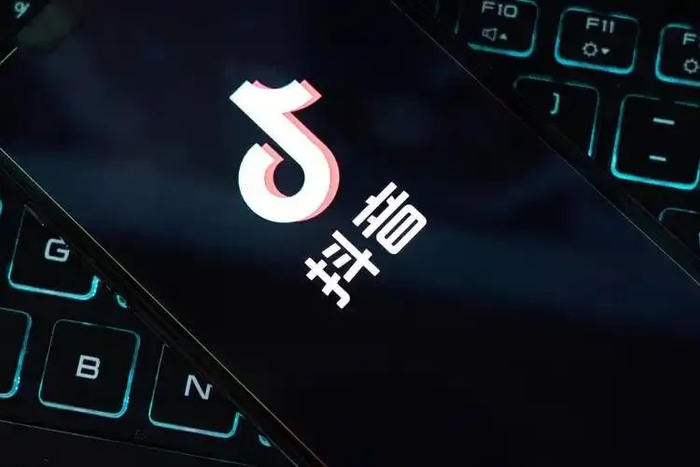 记者 何畅