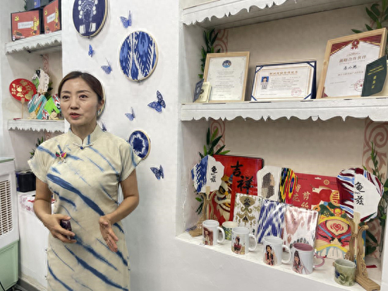 非遗工坊传承人讲解。 王钰 摄