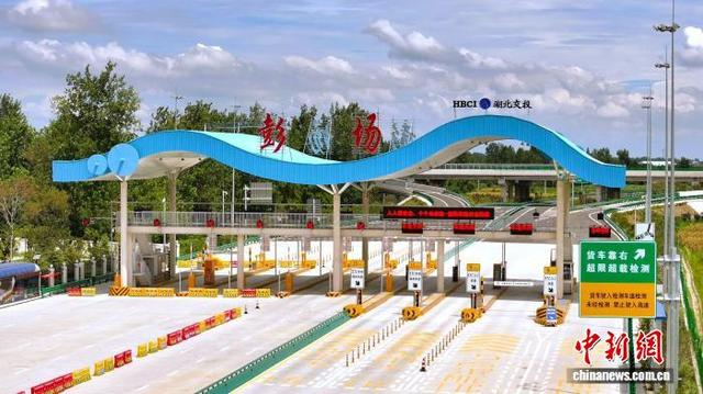 武松高速仙桃至洪湖段彭场收费站。陈文 摄