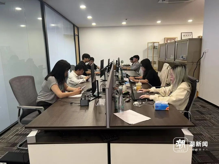 来“假装”上班的人不少（图自潮新闻）