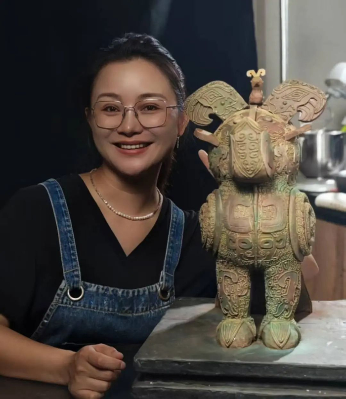 邹明磊用甜品复刻的妇好鸮尊