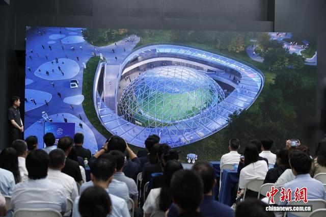 8月8日，2025世界人形机器人运动会组委会在国家速滑馆“冰丝带”举行发布会暨运动会倒计时1周启动仪式。记者 韩海丹 摄