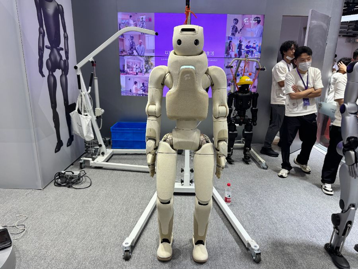 星海图：铺床、收纳机器人，未来可期