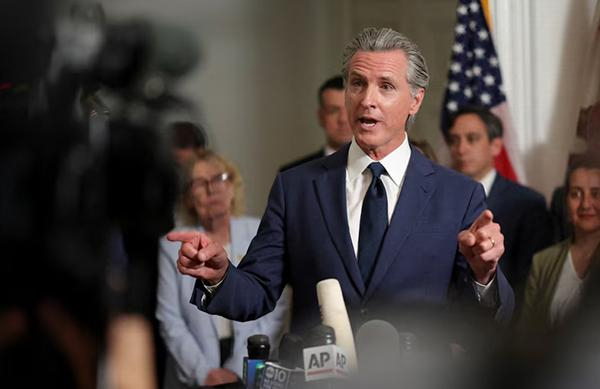 当地时间8月8日，加利福尼亚州长纽森召开新闻发布会。 路透社