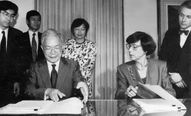 1986年签署《美日半导体协定》限制日本半导体产业发展