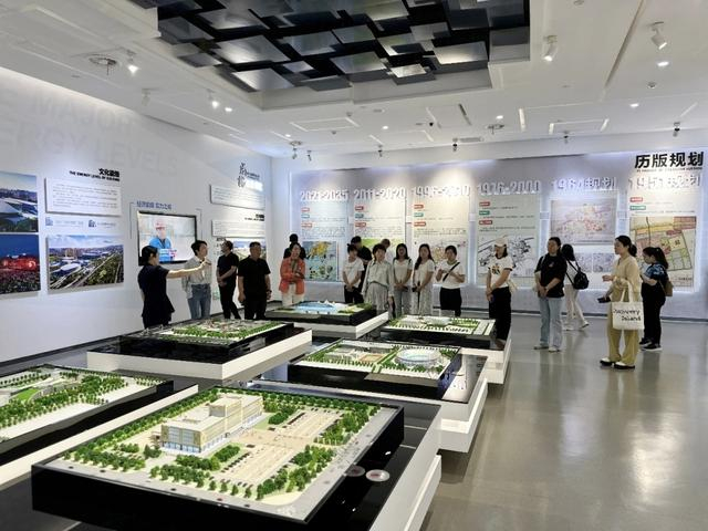 呼和浩特城市规划展示馆展示的城市发展变迁。 馆方供图