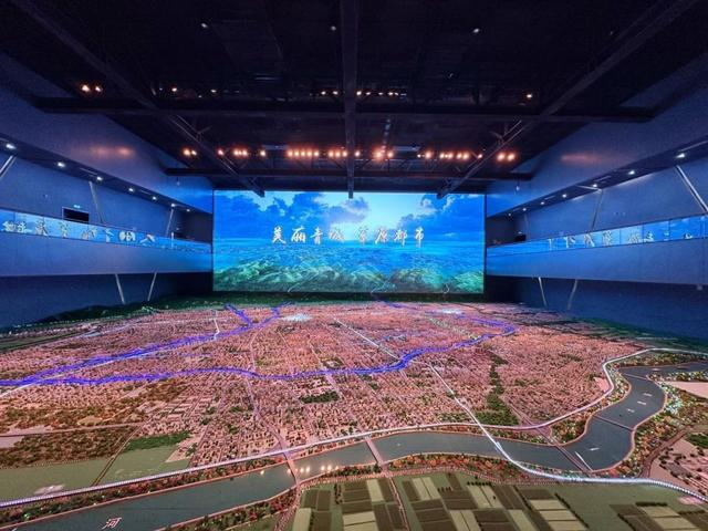 呼和浩特城市规划展示馆展示的大型沙盘模型。 馆方供图