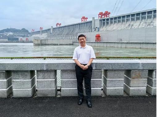 雷少华老师参访三峡大坝