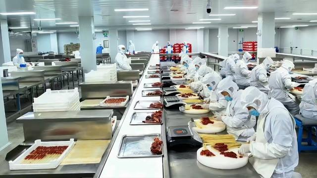 鹤岗柏利东公司的小串生产车间。 鹤岗市委宣传部 供图