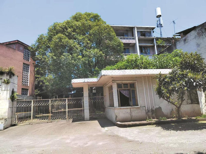     位于大邑县大安路2777号废弃的四川省地方国营大邑盐厂厂区。 杨刚祥 摄
