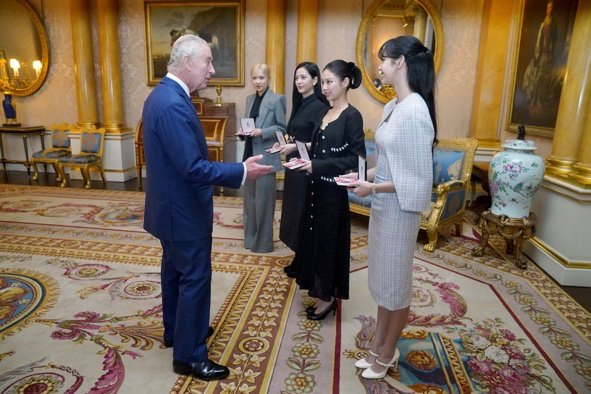 英王查尔斯三世授予韩团Blackpink成员大英帝国勋章