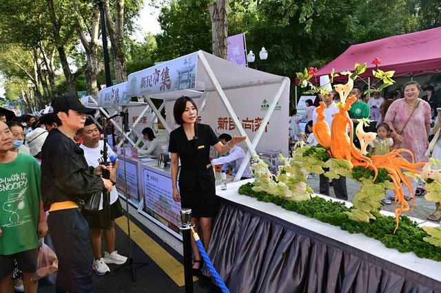 南湖宾馆蔬菜雕刻（图为8月9日展出的“物华天宝”）