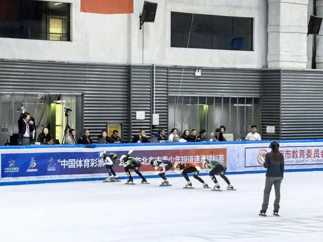 王萌摄