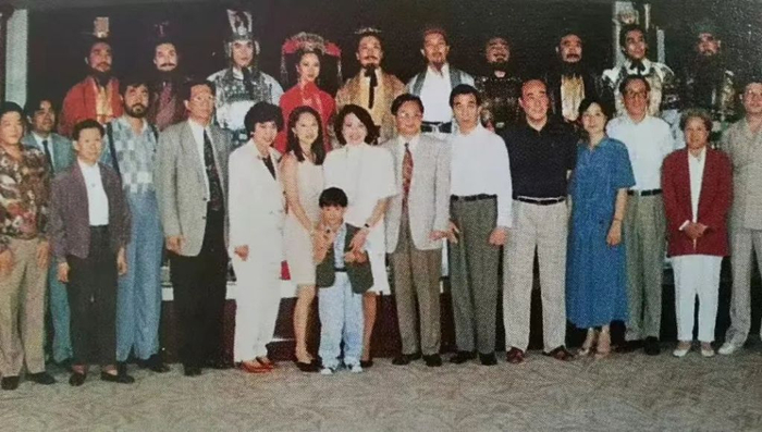 ▲ 1994年6月《三国演义》剧组访问泰国留影