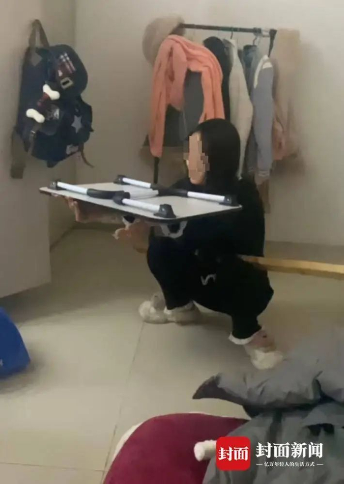 疑似小云被惩罚的视频截图（受访者供图）