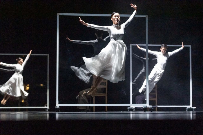 厦门小白鹭民间舞艺术中心演员表演《春会来》 储焱 摄