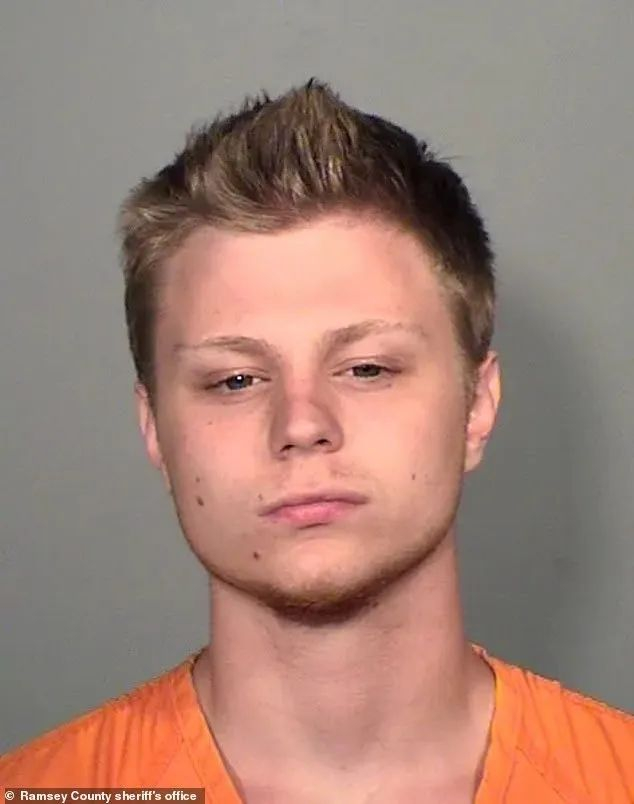 18岁少年撞人,捅人,却差点无罪释放?