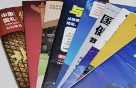 张先生收到的五花八门的广告刊物 桑雪骐/摄