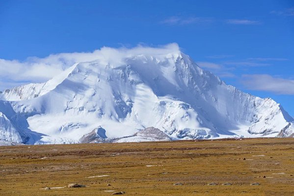 伦布岗日雪山 萨嘎县发布