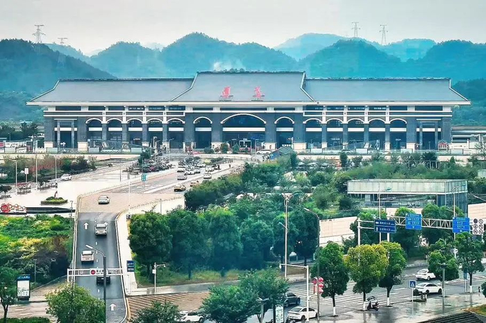 ▲2018年，随着渝贵铁路开通运营，渝贵铁路遵义站投入使用