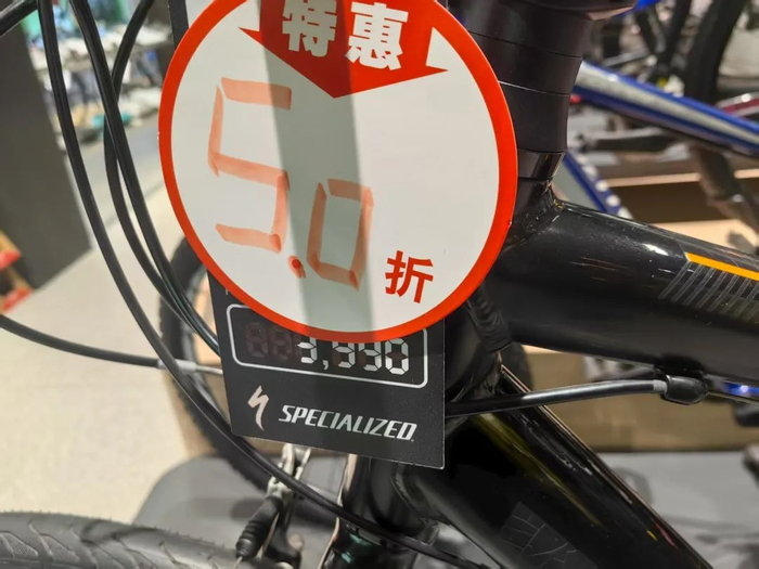 “闪电”门店确实有部分特价车型。记者 毛雷君/摄