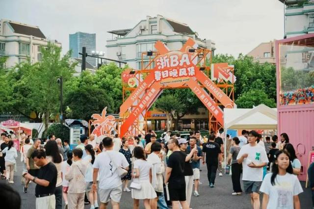 杭州临平区夏日晚风市集。 临平区委组织部 图