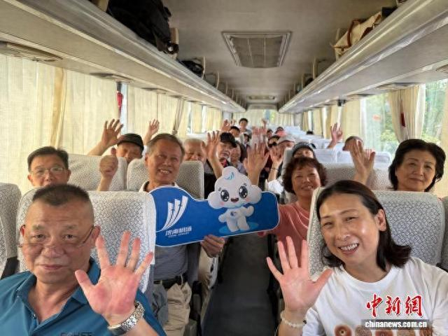 国际中转旅行团从明水古城返回济南机场。济南机场供图