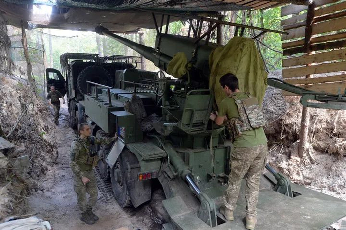 争吵半年后泽连斯基要再赴白宫，欧洲捏了一把汗