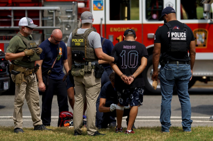 当地时间8月13日，美国华盛顿特区，执法人员开展行动。 东方IC