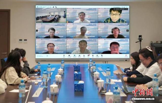 三十余位师生通过线上连线同步参与这堂生动的“大思政课”。 上海交通大学供图