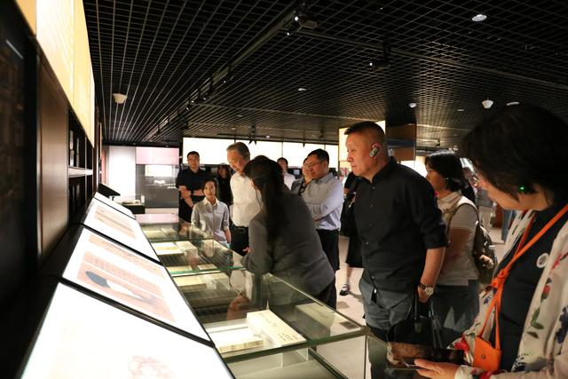 市政协调研组围绕“数字赋能博物馆高质量发展”主题到国家典籍博物馆调研（市政协供图）