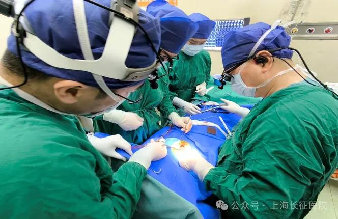 陈华江教授、王新伟教授与麻醉科团队紧密协同完成手术