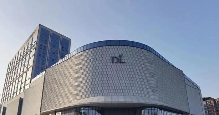 胖东来招聘电话被打爆!保安保洁要求“不超25岁+本科”:月薪近9000元