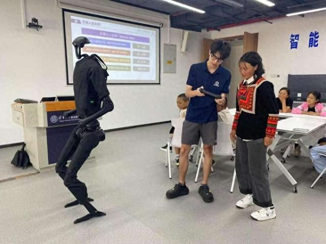 城市课堂：把实验室和车间变成教室。受访者供图