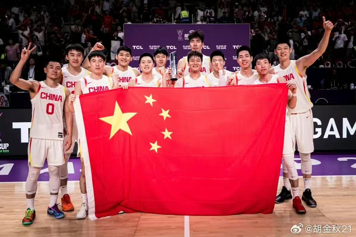 中国男篮获得本届男篮亚洲杯亚军/图片来源：胡金秋微博