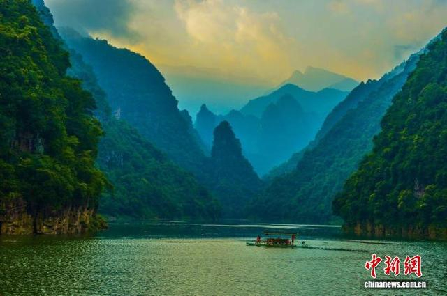图为金秀瑶族自治县的圣堂湖景区。金秀瑶族自治县文化广电和旅游局 供图