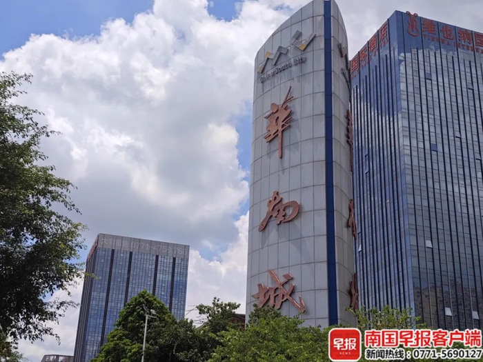 ▲南宁华南城东门。南国早报全媒体记者 蒋保平摄