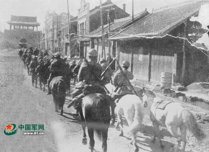 1931年9月18日夜,日本关东军借口中国军队破坏南满铁路,炮轰北大营,日本骑兵的铁蹄踏进沈阳城。中国军网