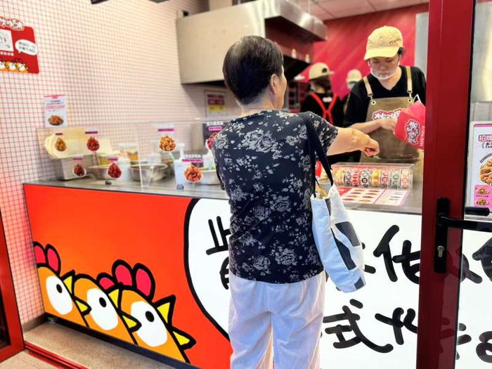 8月19日，上海浦东新区新开两家肯德基全新子品牌“炸鸡兄弟”门店。新京报贝壳财经记者俞金旻摄