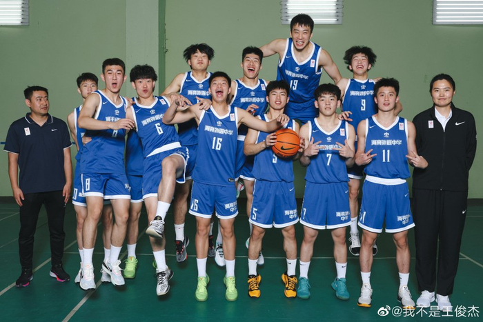 中学时期的王俊杰。