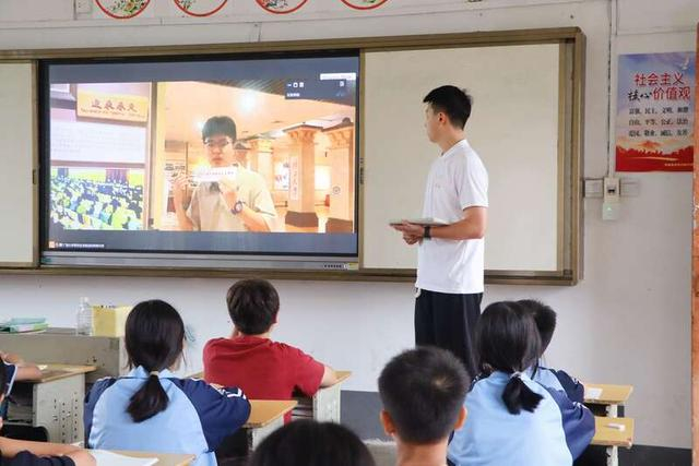 2024年5月广西大学第11届研究生支教团举办“云游西大，彩笺寄情”活动。广西大学研究生支教团供图