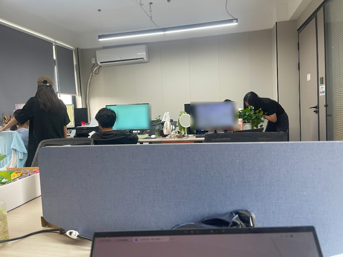记者实探“假装上班”工位