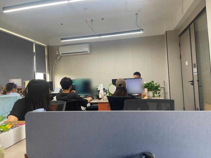 记者实探“假装上班”工位